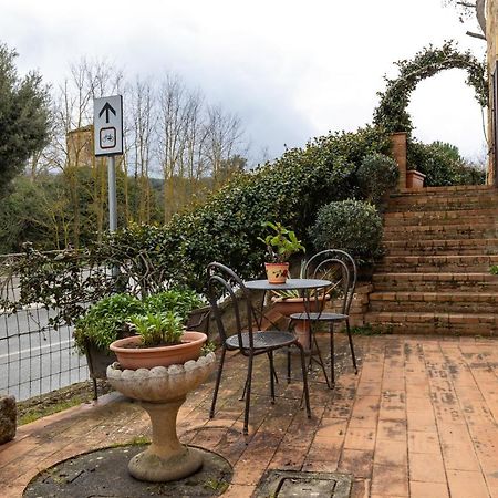 Enchanting Flat With Patio In Abbadia A Isola Monteriggioni Exterior foto