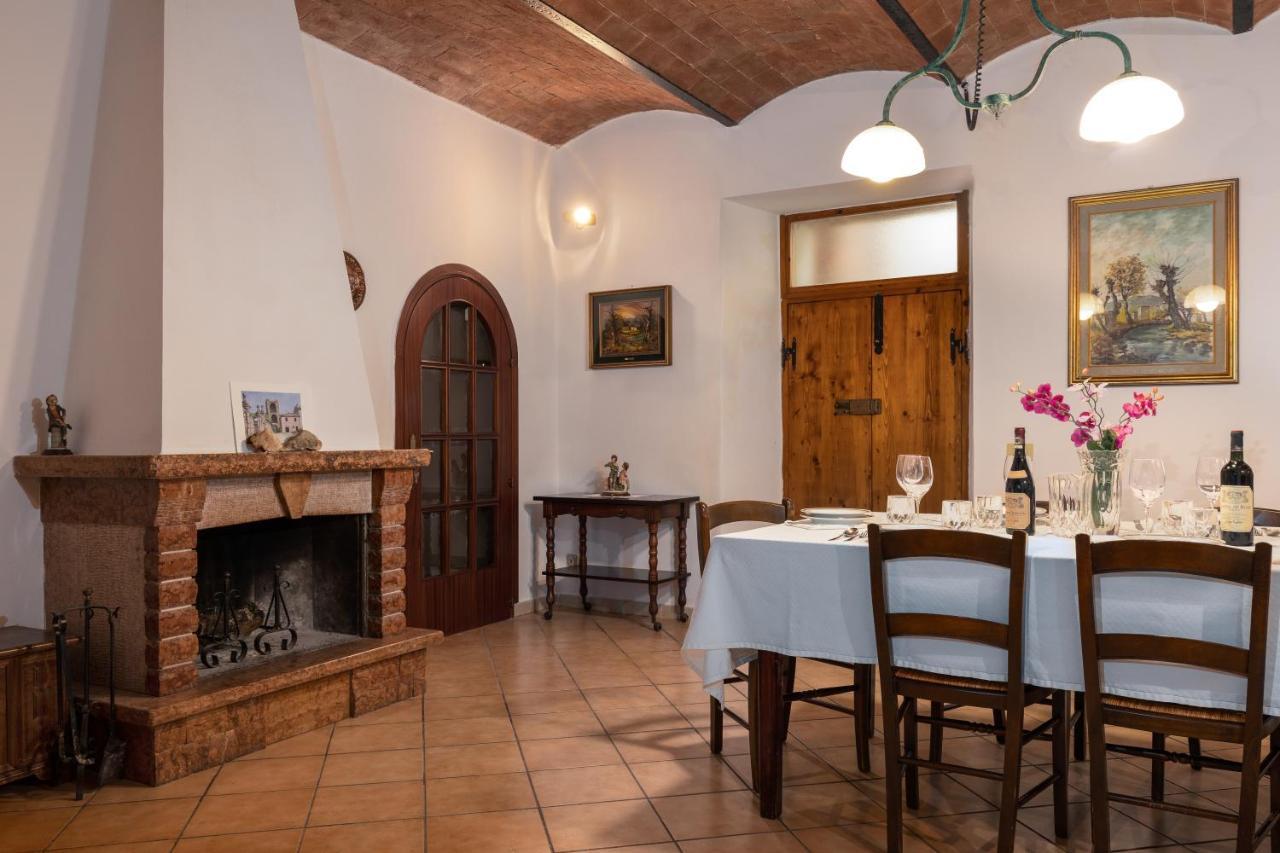 Enchanting Flat With Patio In Abbadia A Isola Monteriggioni Exterior foto