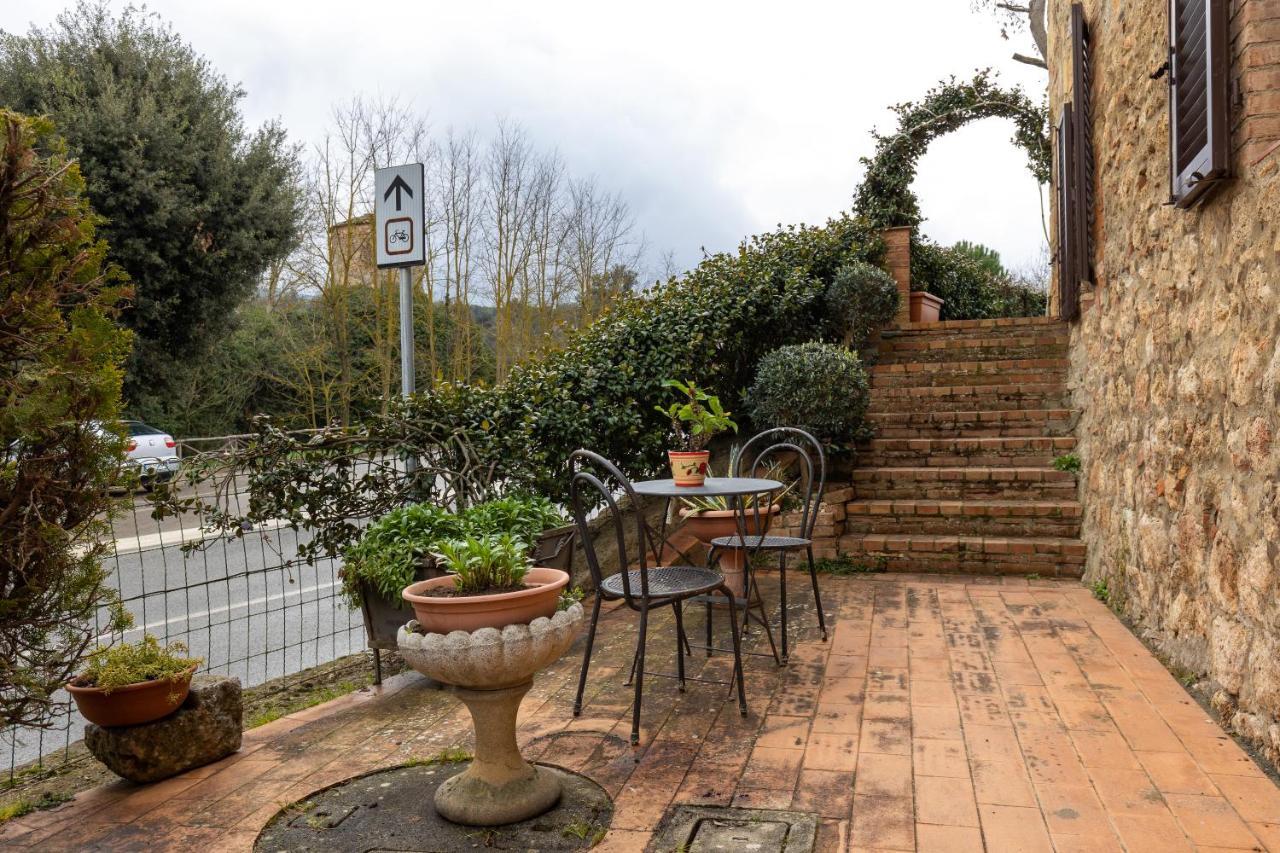 Enchanting Flat With Patio In Abbadia A Isola Monteriggioni Exterior foto